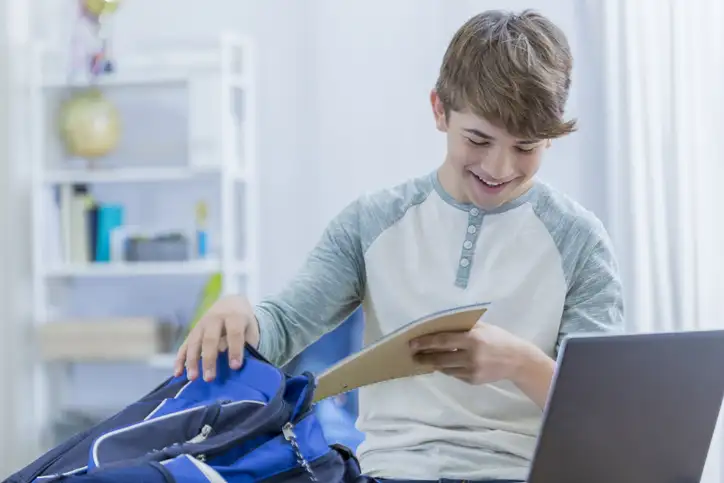 Guias para jovens adultos: Economizando para uma vida independente