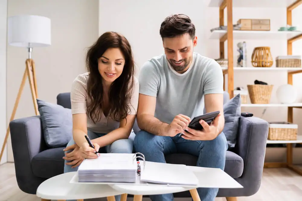 Guia Definitivo para Economizar nos Estudos no Brasil